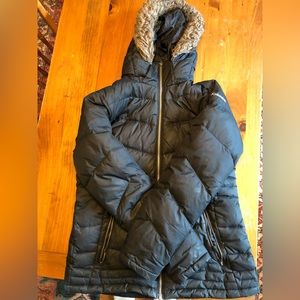 Columbia winter puff coat with fur goad. Size large